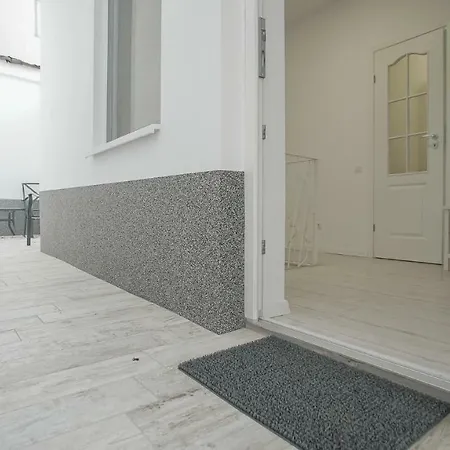 Luxury Accommodation/dealul Cetatii Апартаменти *